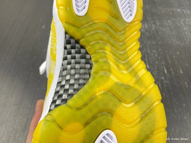 1st Kicks Air Jordan Snakeskin AH7860-107 WMNS Low 11 Yellow 0806